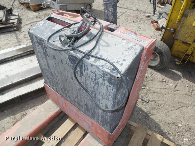 image for item BX9241 Toyota 7HBW23 electric pallet jack