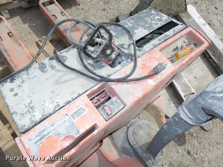 image for item BX9241 Toyota 7HBW23 electric pallet jack