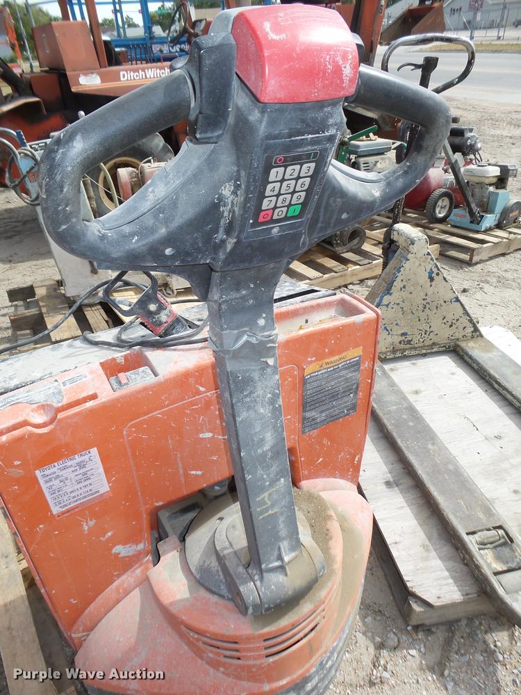 image for item BX9241 Toyota 7HBW23 electric pallet jack