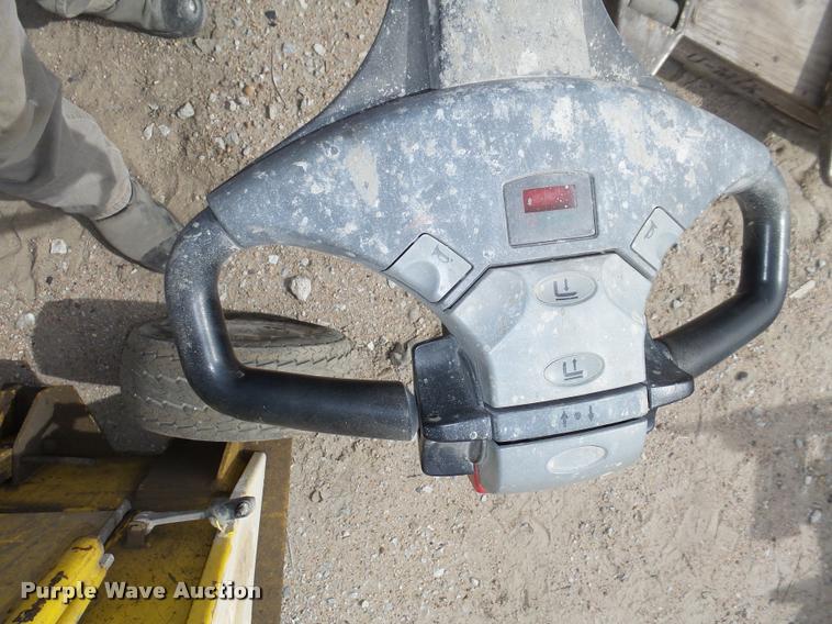 image for item BX9241 Toyota 7HBW23 electric pallet jack