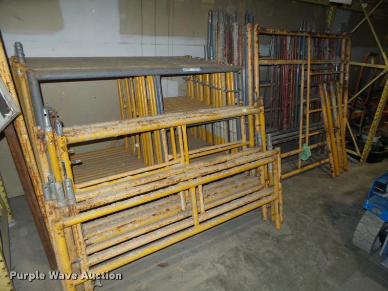 image for item CA9253 (44) scaffolding frames