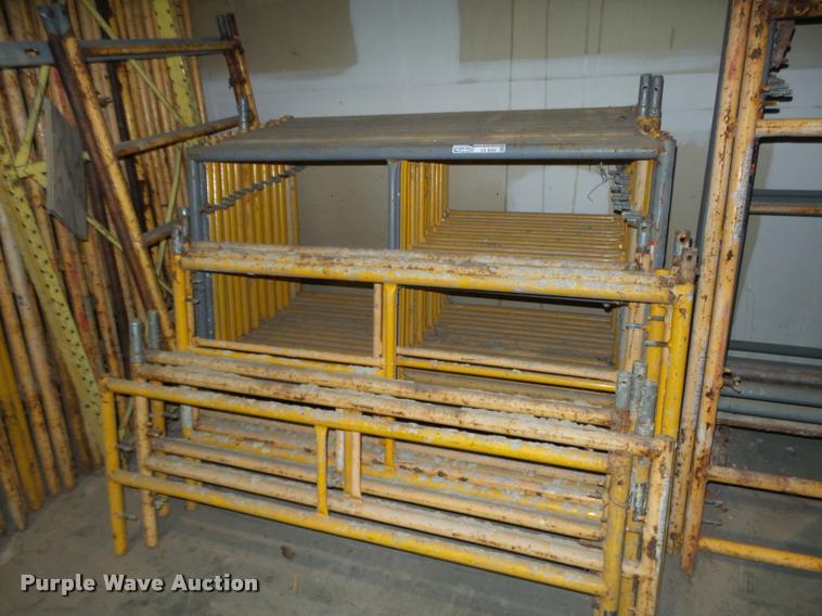 image for item CA9253 (44) scaffolding frames