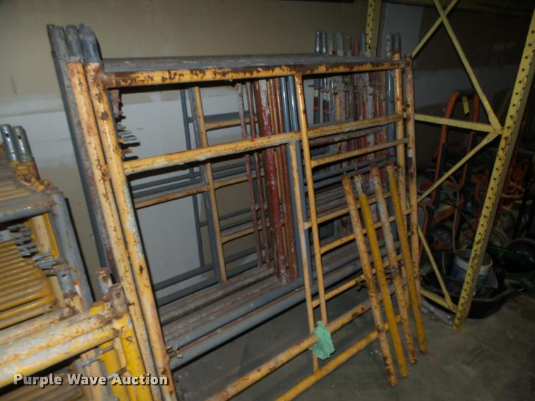 image for item CA9253 (44) scaffolding frames