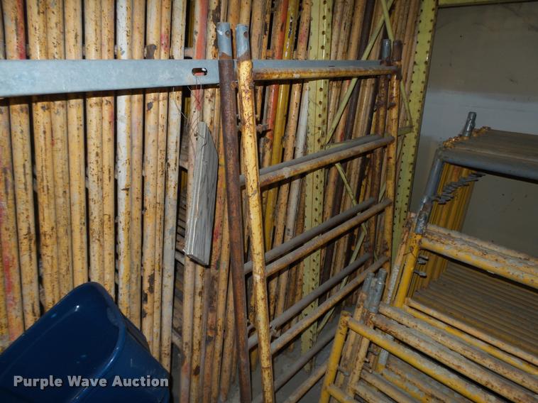 image for item CA9253 (44) scaffolding frames