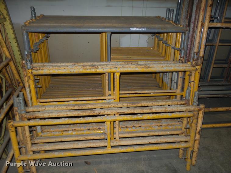 image for item CA9253 (44) scaffolding frames