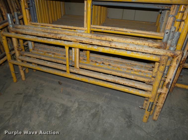 image for item CA9253 (44) scaffolding frames