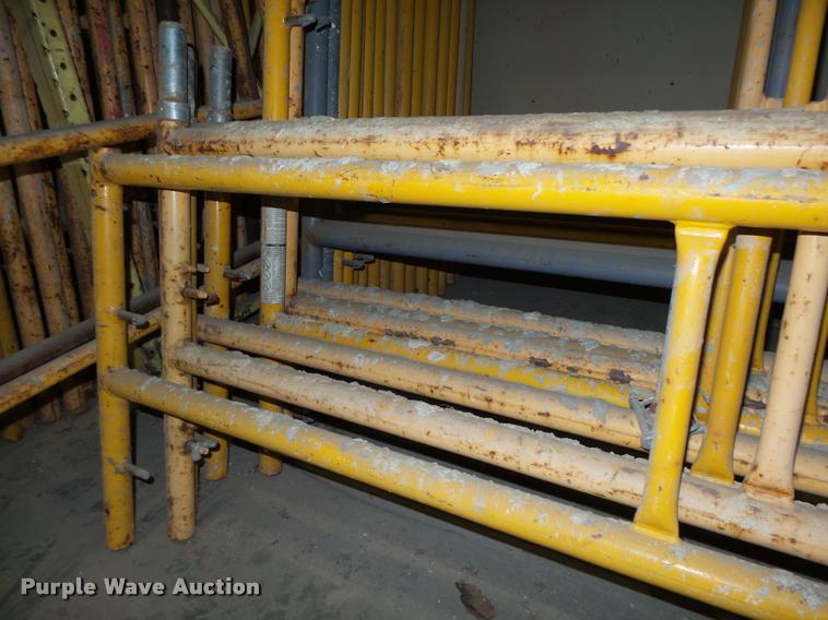 image for item CA9253 (44) scaffolding frames