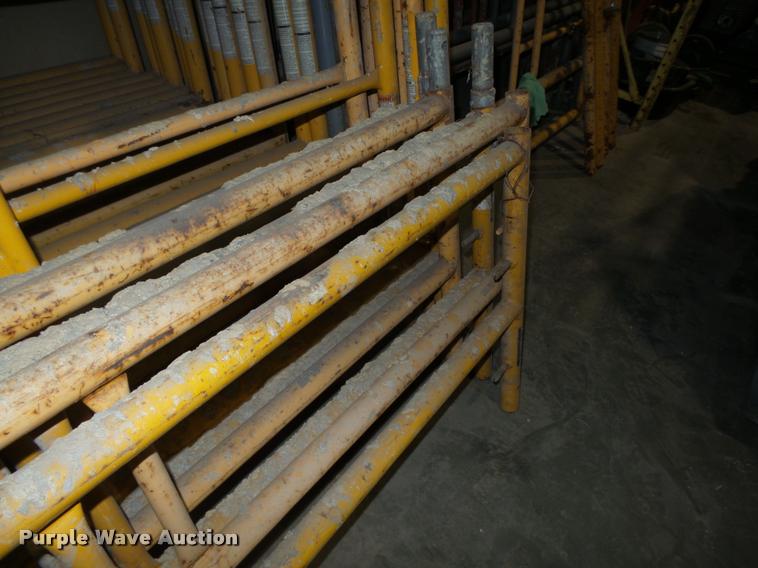 image for item CA9253 (44) scaffolding frames