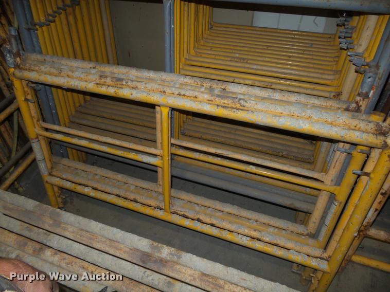 image for item CA9253 (44) scaffolding frames