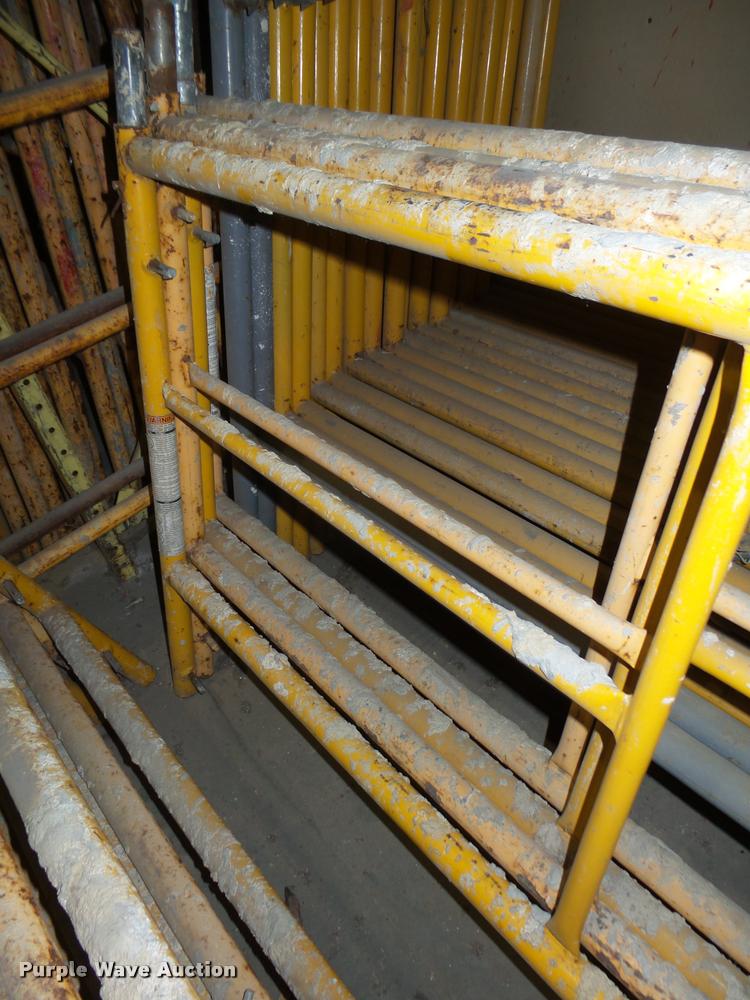 image for item CA9253 (44) scaffolding frames