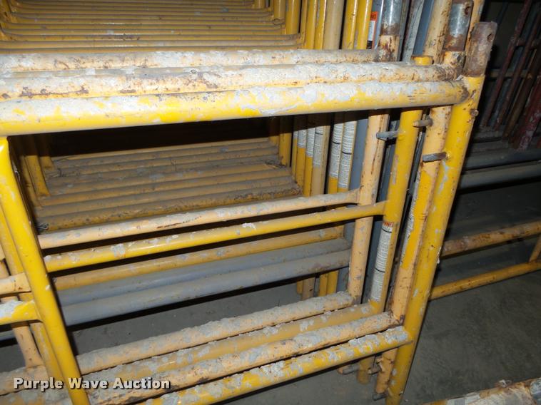 image for item CA9253 (44) scaffolding frames