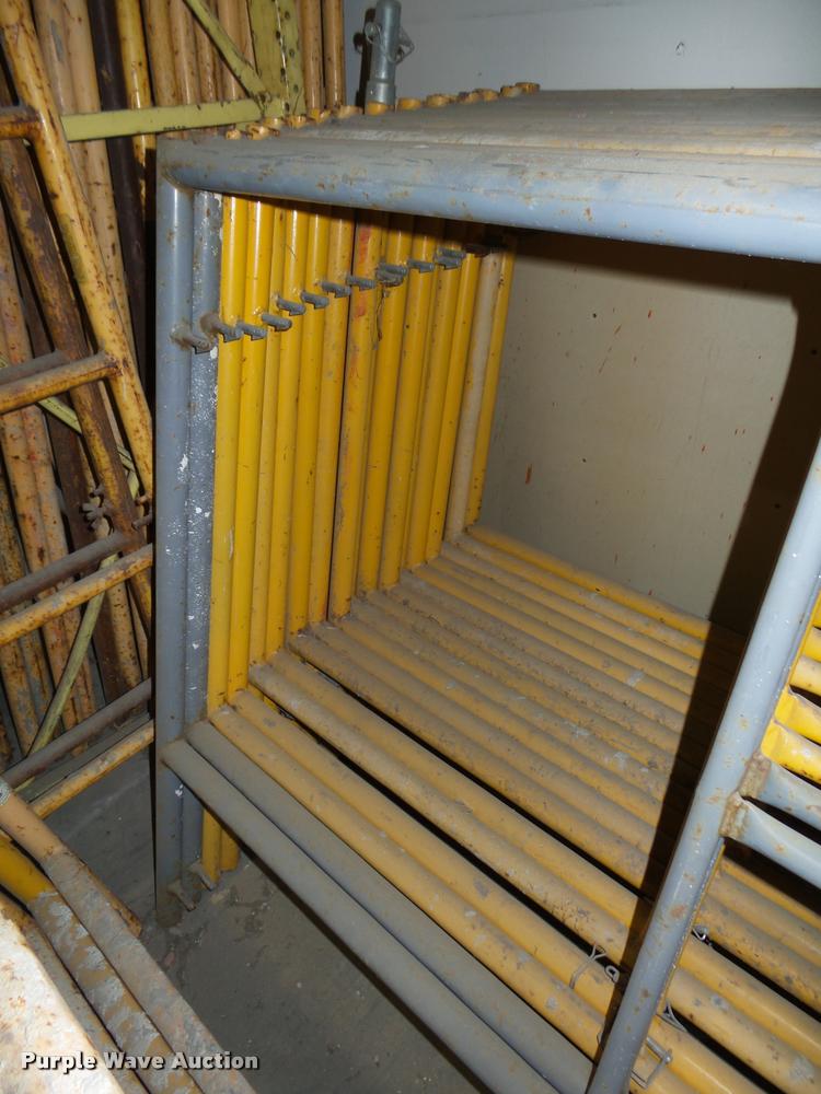 image for item CA9253 (44) scaffolding frames