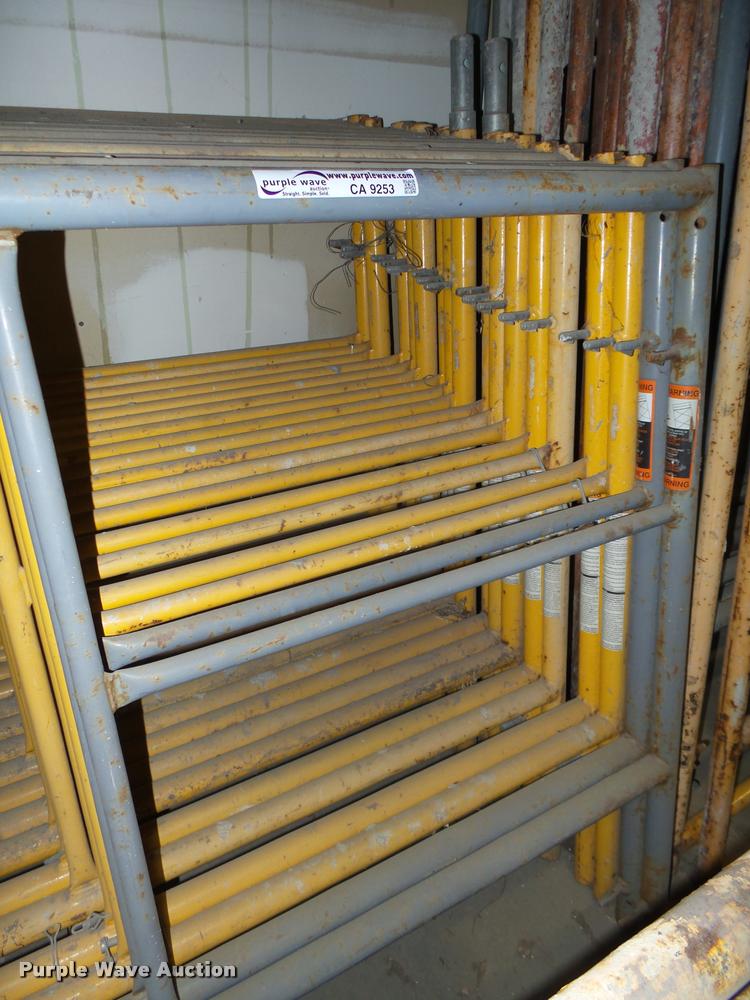 image for item CA9253 (44) scaffolding frames