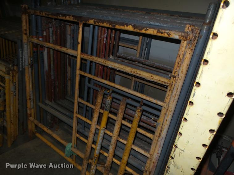 image for item CA9253 (44) scaffolding frames