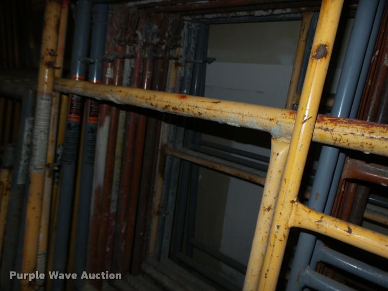 image for item CA9253 (44) scaffolding frames