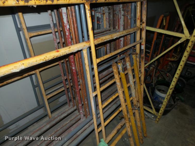 image for item CA9253 (44) scaffolding frames