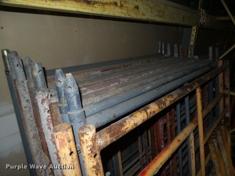 image for item CA9253 (44) scaffolding frames