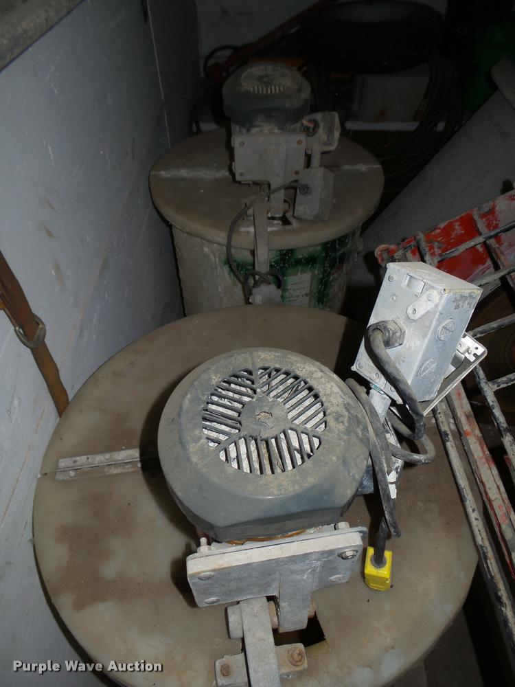 image for item CA9258 (2) aluminum fireproofing injection pumps