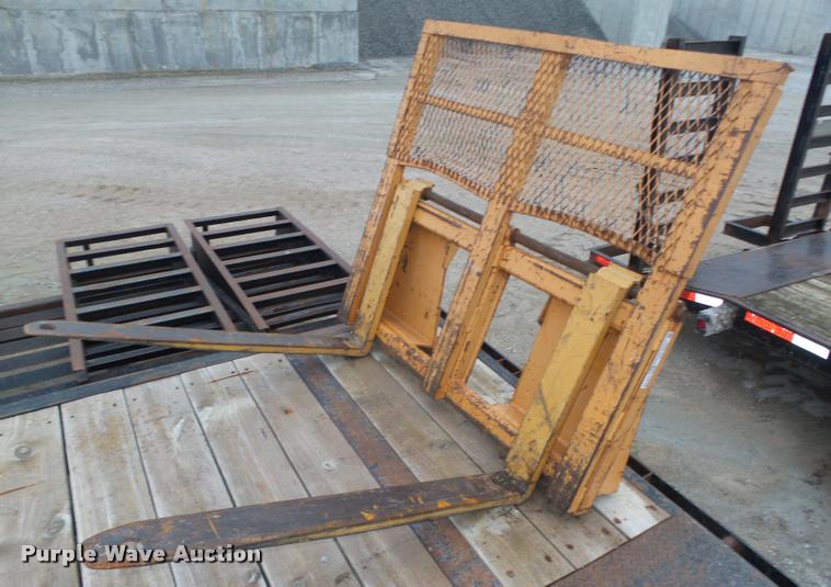 image for item CA9267 Case skid steer pallet forks