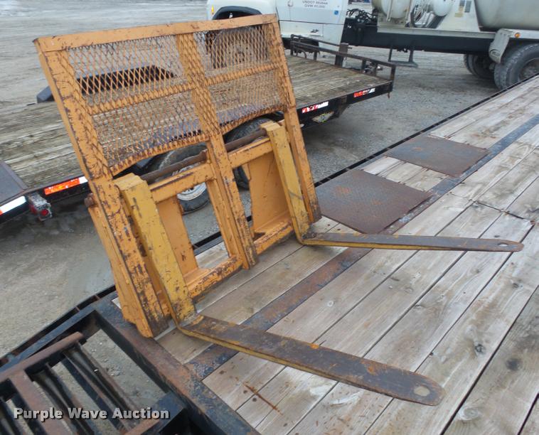 image for item CA9267 Case skid steer pallet forks