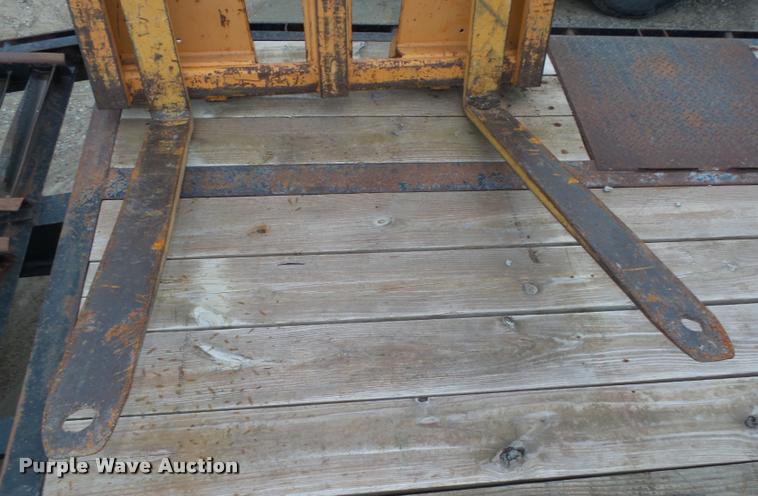image for item CA9267 Case skid steer pallet forks
