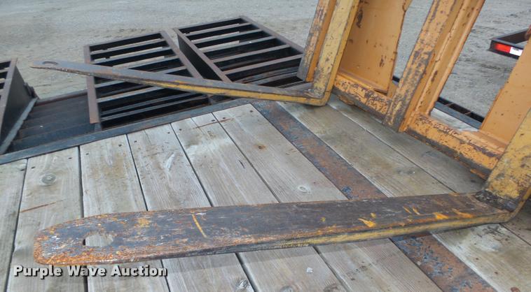 image for item CA9267 Case skid steer pallet forks