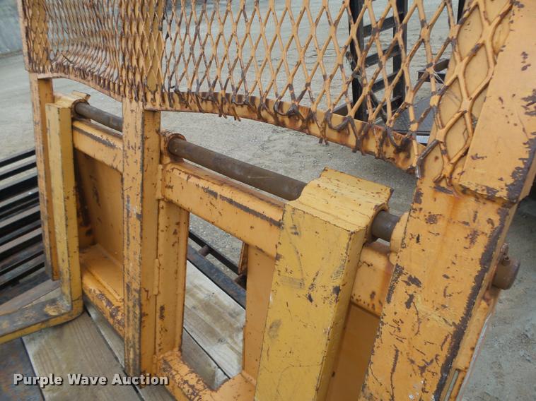 image for item CA9267 Case skid steer pallet forks