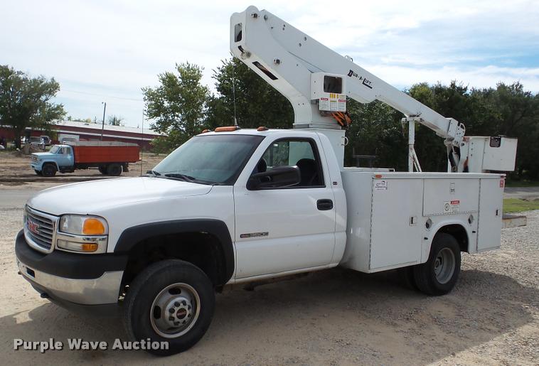 image for item DA2902 2001 GMC Sierra 3500 bucket truck