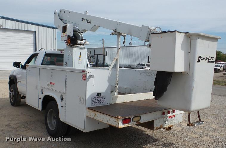 image for item DA2902 2001 GMC Sierra 3500 bucket truck
