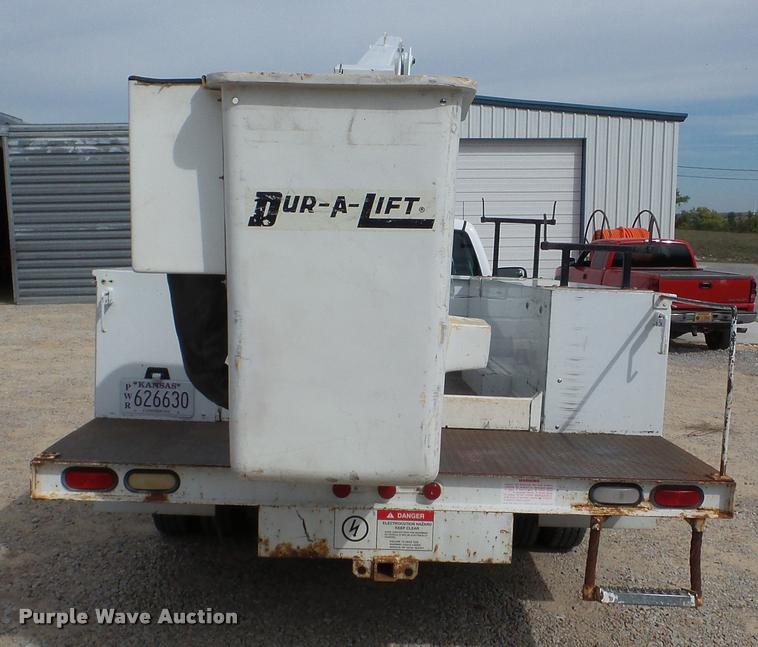 image for item DA2902 2001 GMC Sierra 3500 bucket truck