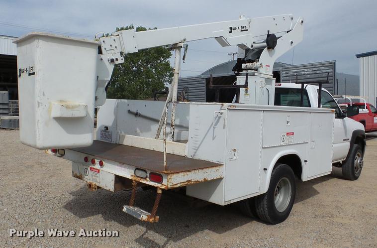 image for item DA2902 2001 GMC Sierra 3500 bucket truck
