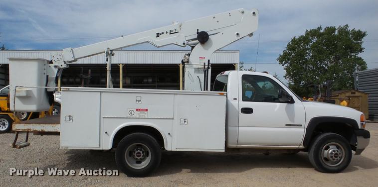 image for item DA2902 2001 GMC Sierra 3500 bucket truck