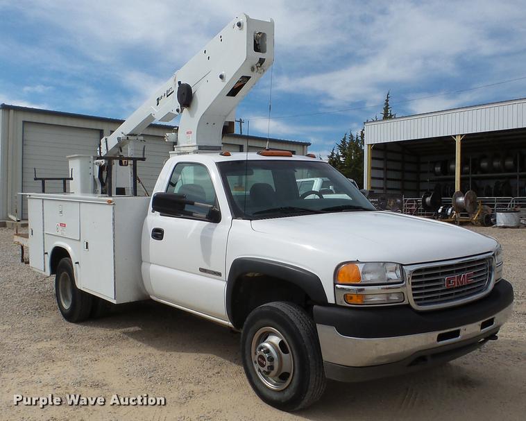 image for item DA2902 2001 GMC Sierra 3500 bucket truck