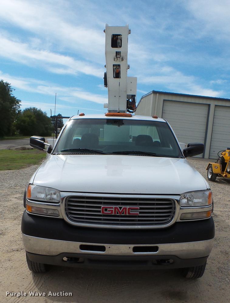 image for item DA2902 2001 GMC Sierra 3500 bucket truck