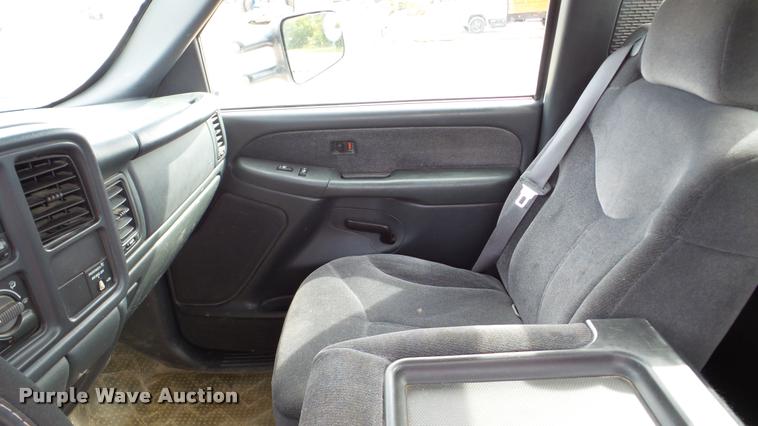 image for item DA2902 2001 GMC Sierra 3500 bucket truck