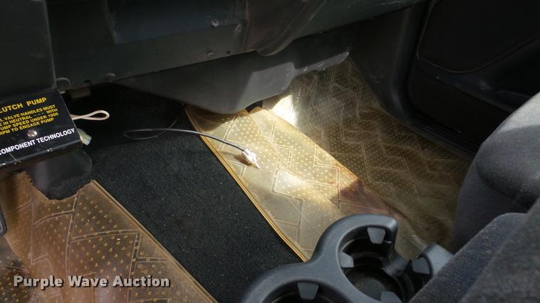 image for item DA2902 2001 GMC Sierra 3500 bucket truck