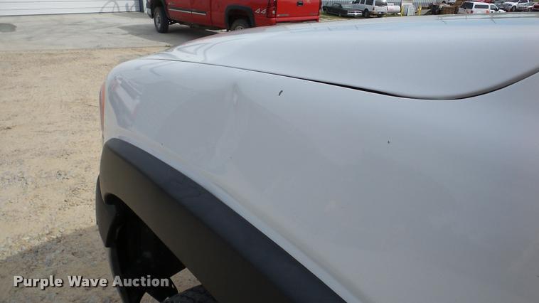 image for item DA2902 2001 GMC Sierra 3500 bucket truck