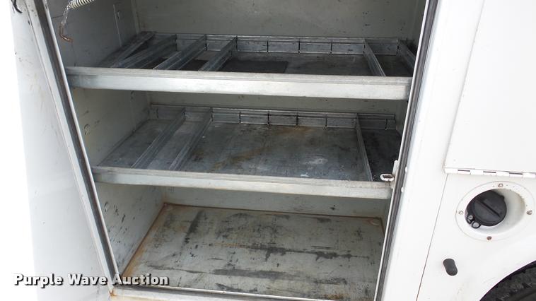 image for item DA2902 2001 GMC Sierra 3500 bucket truck