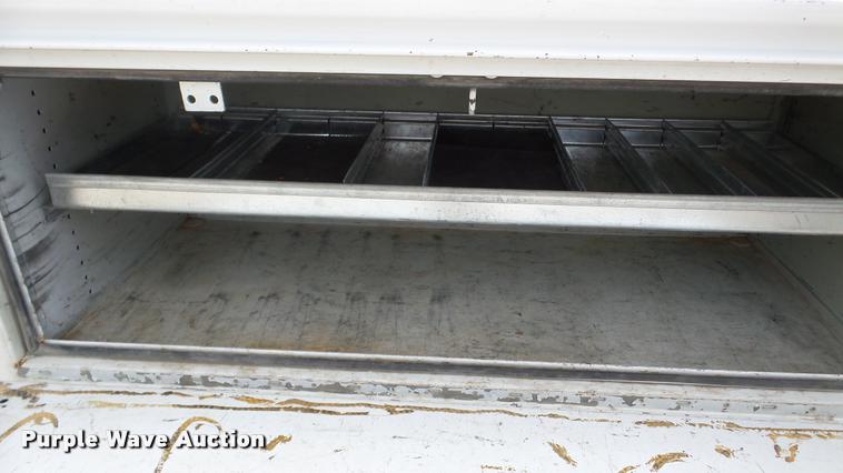 image for item DA2902 2001 GMC Sierra 3500 bucket truck