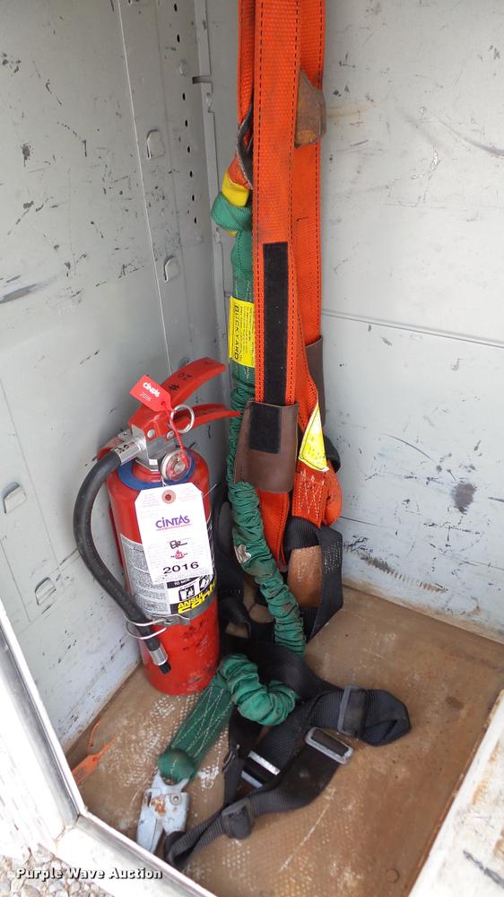 image for item DA2902 2001 GMC Sierra 3500 bucket truck