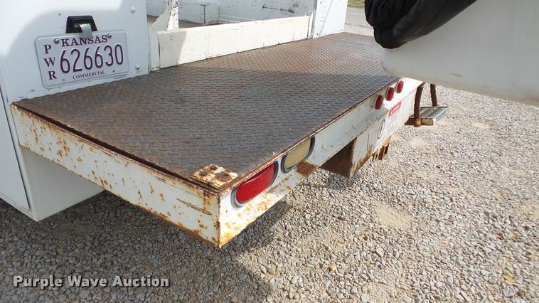 image for item DA2902 2001 GMC Sierra 3500 bucket truck