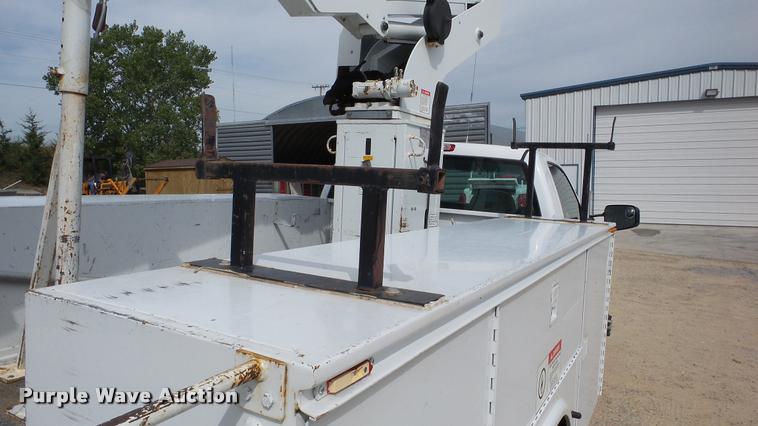 image for item DA2902 2001 GMC Sierra 3500 bucket truck