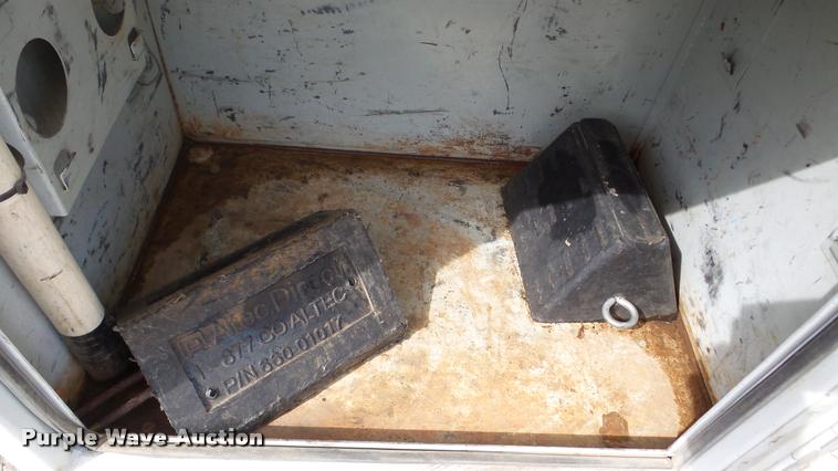 image for item DA2902 2001 GMC Sierra 3500 bucket truck