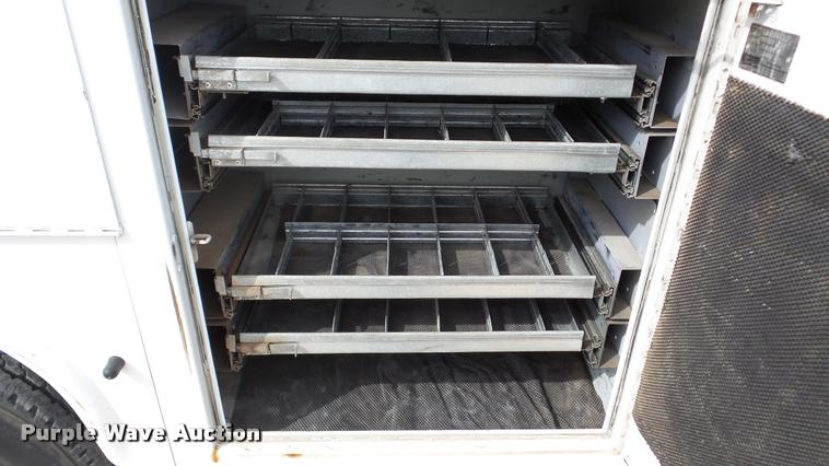 image for item DA2902 2001 GMC Sierra 3500 bucket truck