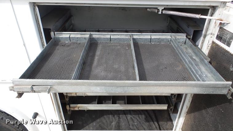 image for item DA2902 2001 GMC Sierra 3500 bucket truck