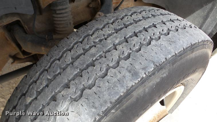 image for item DA2902 2001 GMC Sierra 3500 bucket truck