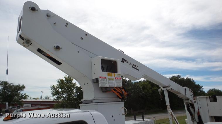 image for item DA2902 2001 GMC Sierra 3500 bucket truck