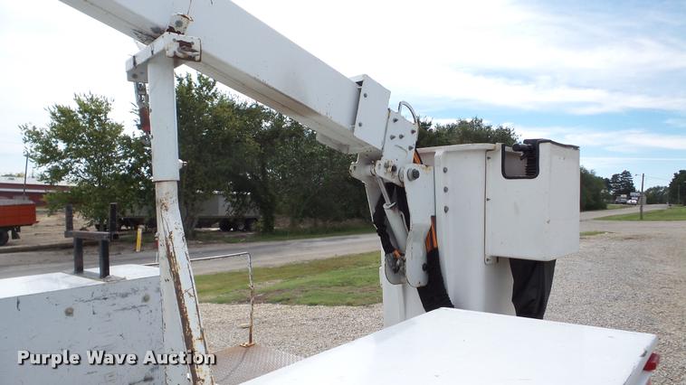 image for item DA2902 2001 GMC Sierra 3500 bucket truck