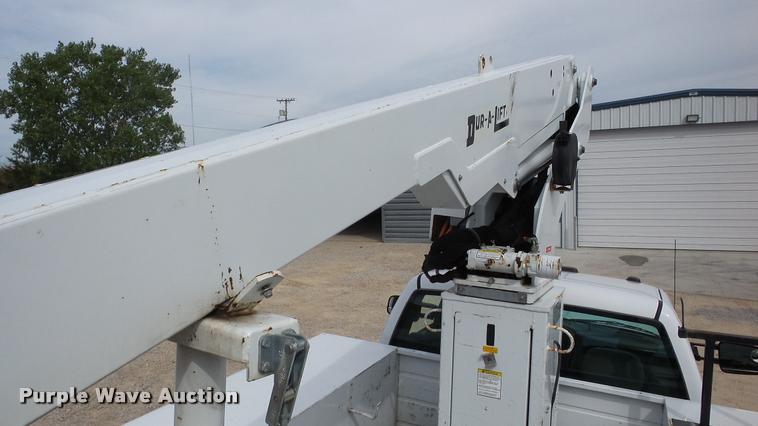 image for item DA2902 2001 GMC Sierra 3500 bucket truck