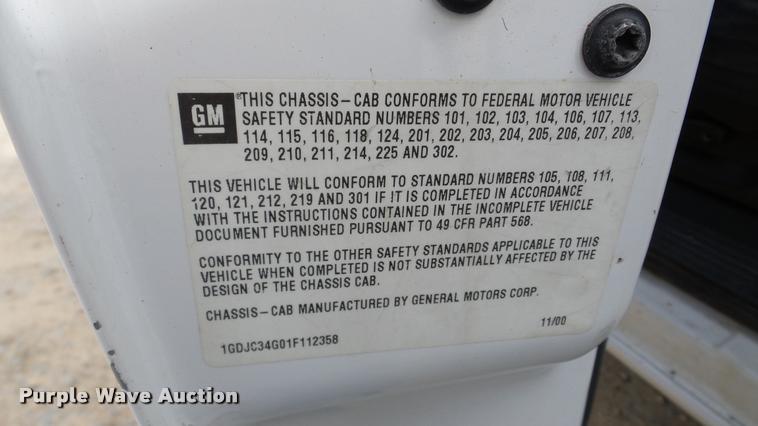 image for item DA2902 2001 GMC Sierra 3500 bucket truck